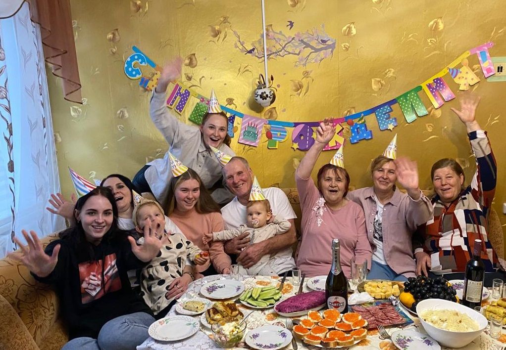 К его доброму сердцу тянутся все! К его доброму сердцу тянутся все!